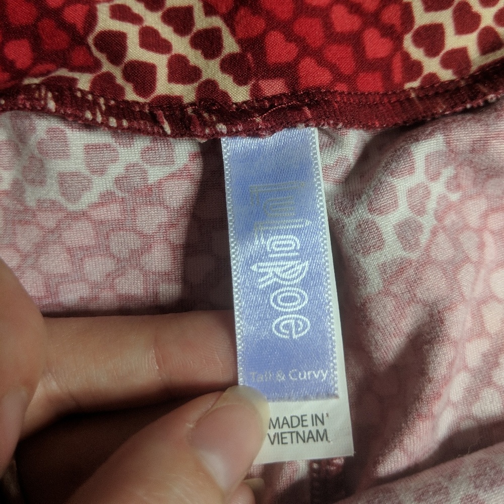 LULAROE Heart Patterned Tall & Curvy Leggings. - Picture 2 of 3